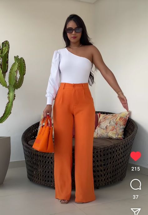 Orange Office Outfit, Orange Slacks Outfit, Orange Pants Outfit Work, Pantalon Naranja Outfits, Orange Pants Outfit, Slacks Outfit, Wide Leg Pants Outfit, Color Combos Outfit, Orange Pants