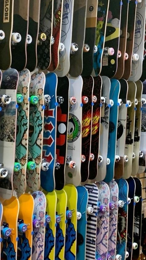 Skate Wallpaper, Skate Bord, Skate Vibes, Skateboard Photos, Skate Aesthetic, Skateboarding Tricks, Skateboard Aesthetic, Skateboard Wall, Skateboard Art Design