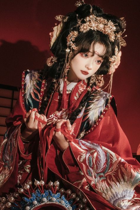 Hanfu Design, Female Hanfu, Hanfu Aesthetic, Shoot Moodboard, Chinese Empress, Japanese Traditional Clothing, Chinese Clothes, Chinese Princess, China Clothes