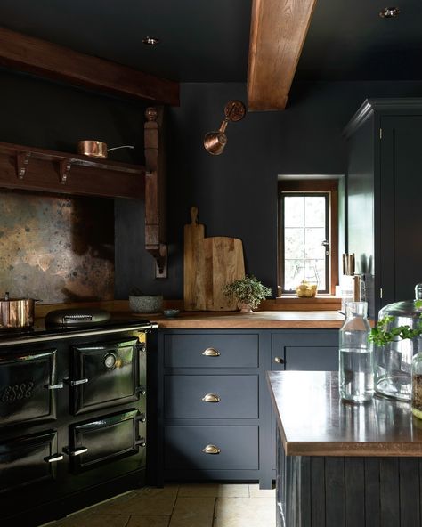 deVOL Kitchens | We’ve heard a lot about colour drenching recently, but this way of decorating has been around since the early 20th century. Loved for its… | Instagram Blue Victorian Kitchen, Black Kitchen Ideas Decor, Brown Kitchen Decor Ideas, Black And Brown Kitchen, Brown Kitchen Decor, Dark Blue Kitchen, Black Kitchen Ideas, Kitchen Ideas Decor, Dark Blue Kitchens