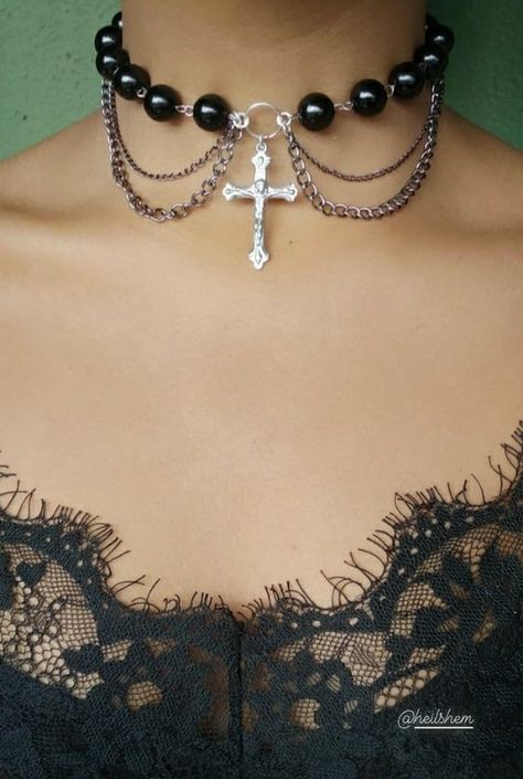 Cross Jewelry Goth, Goth Prom Accessories, Romantic Goth Accessories, Handmade Gothic Jewelry, Diy Goth Earrings, Handmade Gothic Necklace, Goth Necklace Diy, Goth Beaded Jewelry, Diy Gothic Jewelry