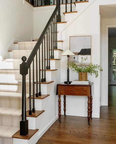 Replace Stair Railing, Painted Stair Railings, Black Stair Railing, Foyer Ideas Entryway, Black Stairs, Stair Railings, Painted Stairs, Modern Stairs, Entry Way Design