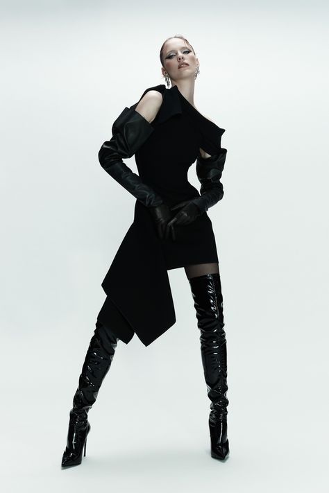 Maticevski Dress, Toni Maticevski, Vampire Fashion, Vampire Clothes, Modern Womens Fashion, Winter 23, Costume National, Perfect Figure, Leather Outfit