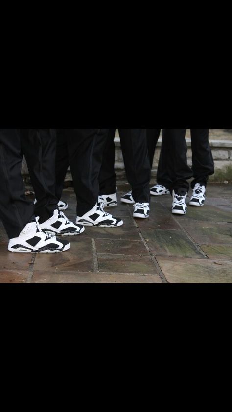 Groomsmen with Jordans Jordan Wedding Shoes, Tuxedo With Sneakers, Sneakerhead Wedding, Tuxedo Ideas, Fitted Suits, Fantasy Future, Groomsmen Shoes, Groomsmen Fashion, Hunter Wedding