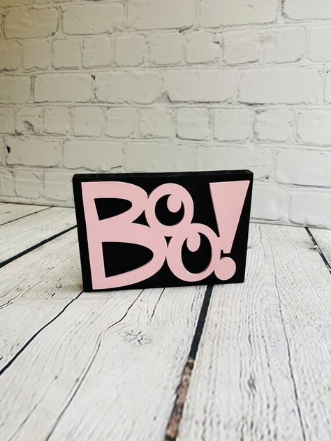 Wood Halloween Decor, Pink And Black Halloween, Wooden Halloween Signs, Boo Halloween Sign, Halloween Table Decor, Wood Halloween, Great Pumpkin Charlie Brown, Halloween Wood Signs, Halloween Wood Crafts