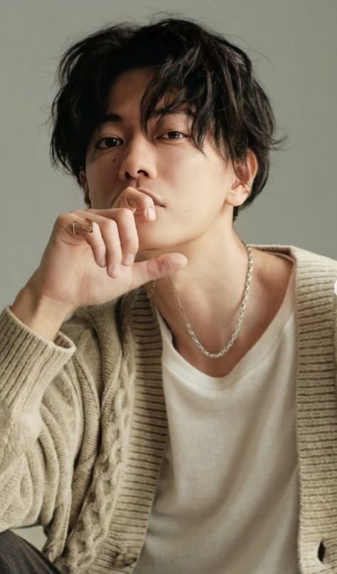 Japanese Perm, Japanese Men Hairstyle, Hairstyles Ladies, Matcha Blossom, Japanese Haircut, Man Pose, Short Hair Fringe, Japanese Boyfriend, Satoh Takeru