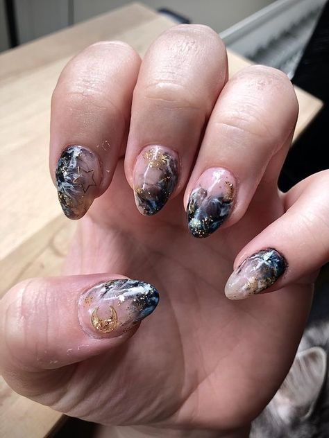 Galaxy nails, galaxy nail designs, and galaxy nail art for a gorgeous manicure Nebula Nails, Dolphin Nails, Galaxy Nail, Galaxy Nail Art, Nail Water Decals, Galaxy Nebula, Diy Nails At Home, Nail Trend, Nail Time