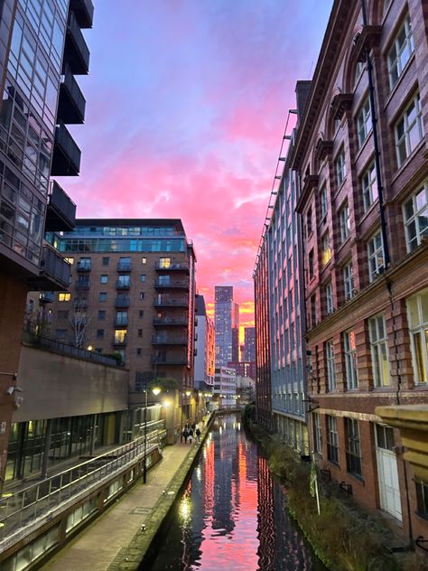 University Of Manchester Aesthetic, Uni Of Manchester, Manchester Flat, Manchester Aesthetic, Sunset On Water, England Manchester, Uk Manchester, Visit Manchester, Manchester Travel