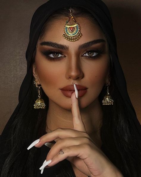 Persian Makeup Looks, Armenian Makeup, Iraqi Dress, Arabic Makeup Looks, Persian Makeup, Arab Makeup, Arabic Make-up, Arabic Eye Makeup, Glam Bride Makeup