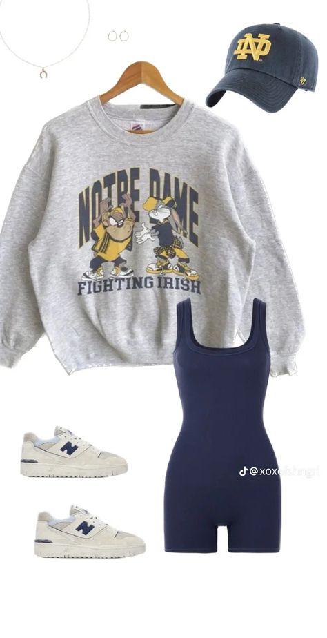 Comfy Gameday Outfit, Navy Gameday Outfit, Game Day Shirts Diy, University Of Michigan Game Day Outfit, Cute Tailgate Outfits, Tailgate Outfit Cold, Hockey Game Outfits For Women, College Football Game Outfit, Hockey Game Outfit