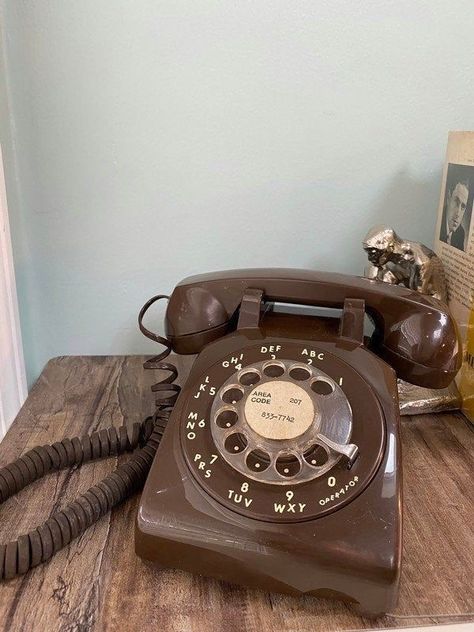 Telephone Vintage, Fotografi Vintage, Cream Aesthetic, Wallpapers Iphone, Foto Ideas Instagram, Beige Aesthetic, Aesthetic Colors, Brown Aesthetic, Aesthetic Vintage