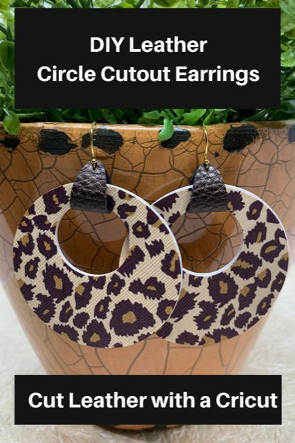 This post shares many versions of these cute faux leather earrings.  Circle cut out earrings are so cute and trendy.  You can easily cut faux leather on your Cricut Explore Air and Cricut Maker.  You can also cut genuine leather on a Cricut.  If you're looking for a fun Cricut project consider making diy leather earrings.  You can use many materials including faux leather, genuine leather and cork sheets. Free Earring Svg Files For Cricut, Cricut Jewelry Ideas, Cork Fabric Projects, Earrings With Cricut, Leather Earrings Cricut, Diy Faux Leather Earrings, Leather Cricut, Cricut Jewelry, Cricut Earrings