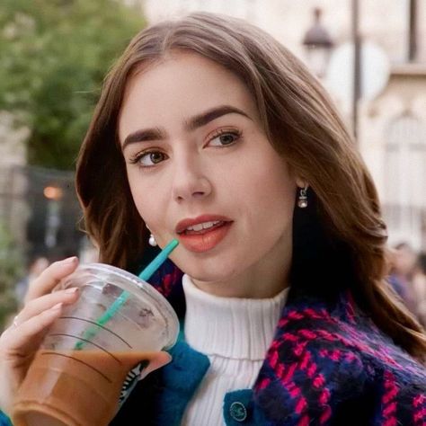 Emily in Paris, 2020 Emily In Paris Fashion, Emily In Paris Outfits, Aries Aesthetic, Paris Outfits, Emily In Paris, Lily Collins, Personal Planner, Cinematography, Serie Tv