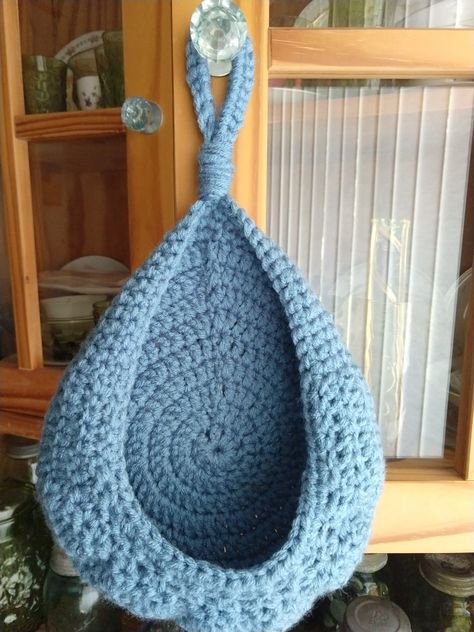 Things To Crochet For Your Cat, Crochet Cat Hammock, How To Crochet A Cat Hammock, Crochet Hanging Cat Bed Free Pattern, Cat Sack Crochet, Cat Hammock Crochet, Hammock Diy, Knit Cat Hammock, Macrame Hanging Cat Bed Free Pattern