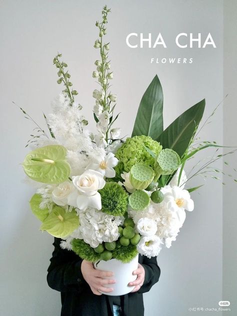 Neutral Flower Arrangements, Japanese Flower Arrangement, Luxury Flower Arrangement, Rumah Minecraft Sederhana, Floral Art Arrangements, Hotel Flowers, Flower Bouquet Diy, Creative Flower Arrangements, Boquette Flowers