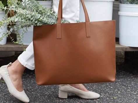 The best work bag for women - Business Insider Everlane Tote, Best Work Bag, Womens Work Bag, Stile Casual Chic, Best Tote Bags, Laptop Bag For Women, Popular Bags, Work Tote, Market Tote