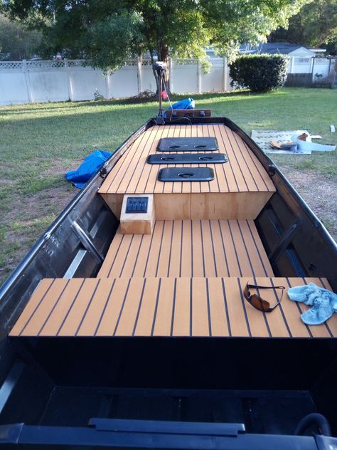 John Boat Paint Ideas, John Boat Ideas Projects, Aluminum Boat Paint, Flat Bottom Jon Boat, Bass Boat Ideas, Jon Boat Fishing, Jon Boat Project, Aluminum Jon Boats, Boat Modifications