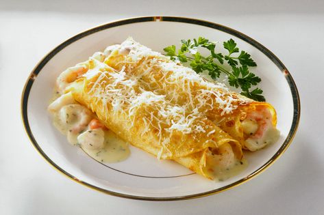 Seafood Crepes Recipe, Shrimp Crepes, Seafood Crepes, Seafood Bisque Recipe, Crepe Recipe Savory, Best Crepe Recipe, Seafood Pancake, Seafood Bisque, Bisque Recipe