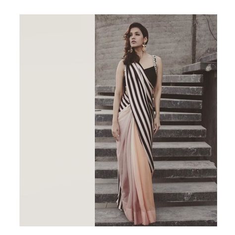 Feeling resorty? #soami #resortsari #stripesandmirror #subtledetail #nudepeachandstripe Modern Saree, Salwar Kamiz, Trendy Sarees, Saree Trends, Elegant Saree, Stylish Sarees, Blouse Design Models, Indian Designer Outfits, Saree Dress