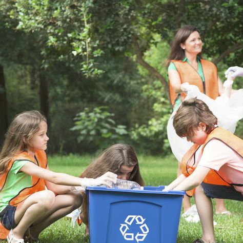 Earth Day activity for families: How to clean up a park Make A Difference Day, Earth Day Activity, Clean Up Day, Planning Board, Children Park, Earth Day Activities, Class 8, Clean Environment, Cleaning Day