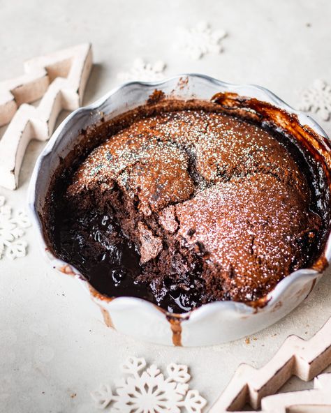 Hot Fudge Cake - Bake with Shivesh Hot Chocolate Fudge Cake, Fudge Chocolate Cake, Bake With Shivesh, Gooey Chocolate Cake, Fudge Cake Recipe, Hot Fudge Cake, Gooey Cake, Fudge Chocolate, Chocolate Pudding Cake