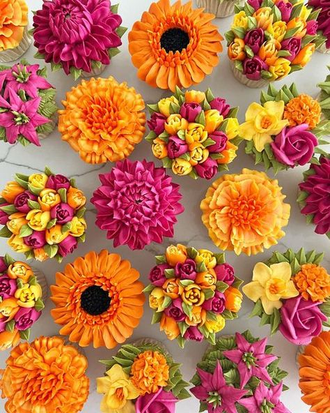 Kerry’s Bouqcakes on Instagram: "We can learn something new, anytime we believe we can ���🧡" Cupcake Flower Bouquets, Cupcakes Flores, Sunflower Cupcakes, Orange Cupcakes, Unique Cupcakes, Fall Cupcakes, Cupcake Cake Designs, Floral Cupcakes, Cupcake Bouquet