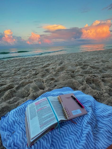 Christian Vision Board, Christian Bible Study, Christian Pictures, Christian Bible Quotes, Bible Study Notes, Jesus Is Life, My Pinterest, Summer Dream, Christian Bible