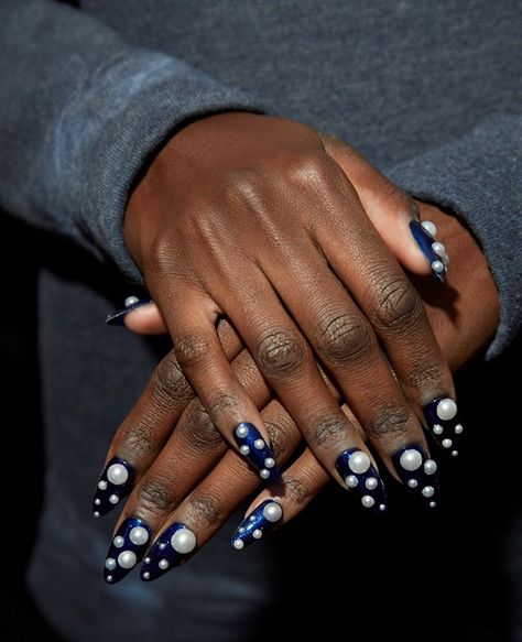 Nyfw Nails, Gel Nails Ideas, Pearl Nail Art, Pearl Nail, Nails Opi, December Nails, Pearl Nails, Bright Nails, Nails 2020