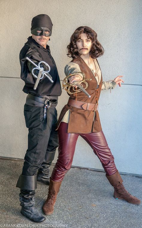 Westley and Indigo Montoya (The Princess Bride) #cosplay | 2018 Wondercon Princess Bride Cosplay, Indigo Montoya, The Princess Bride, Bride Costume, Couples Costume, Duo Halloween Costumes, Couples Halloween Outfits, Holloween Costume, Cute Couple Halloween Costumes