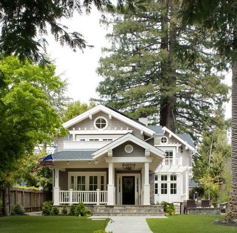 Exterior Cottage, Cottage Colors, Classic Cottage, Real Estat, Casas Coloniales, Craftsman Style Homes, Traditional Exterior, Casa Exterior, Cool Ideas