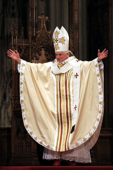 Pope Character Design, Priestly Garments, Bento Xvi, Benedict Xvi, Pope Benedict Xvi, Pope Benedict, Catholic Priest, Holy Father, Catholic Church