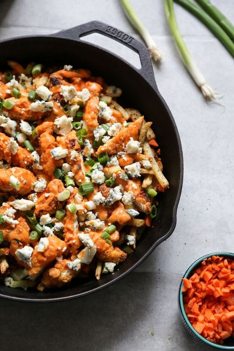 Buffalo Chicken Poutine Recipe (perfect for game day or the Super Bowl) Chicken Poutine Recipe, Chicken Poutine, Buffalo Chicken Fries, Poutine Recipe, Chicken Fries, French Fries Recipe, Frozen French Fries, Pre Cooked Chicken, Buffalo Chicken Wings