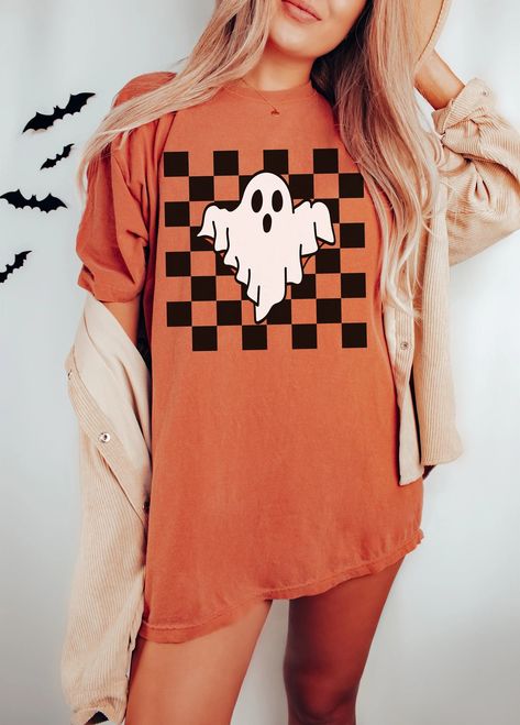 Cute Ghost Shirt Comfort Colors Halloween Retro Halloween Shirt Checkered Ghost Shirt Checker Tee Trendy Clothes Spooky Season Creep It Real - Etsy Fall Graphic Tees Trendy, Halloween T Shirts Design, Simple Vinyl Shirts For Women, Cricut Halloween Costume Ideas, Halloween Shirt Ideas For Women, Cricket Ideas Shirts, Vintage Halloween Shirt, Tshirt Design Ideas Trendy 2024, Cute Vinyl Shirts