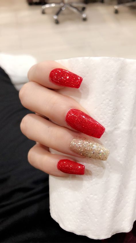 Red Nails Design Glitter, Red And Gold New Years Nails, Gold And Red Prom Nails, Red Sparkle Nail Designs, Red And Gold Sparkle Nails, Red Gold And White Nails, Red Nails Ideas Glitter, Red Glitter Nails Acrylic, Red And Gold Nails Christmas