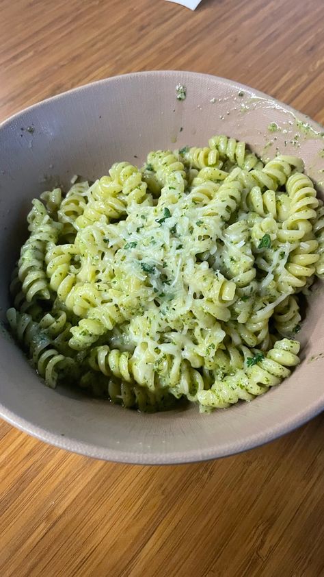 Pesto pasta | food | pasta Pasta Snap, Kylie Aesthetic, Creamy Pesto Pasta, Pasta Pesto, Cream Pasta, Food Pasta, Creamy Pesto, Pasta Food, Life Update