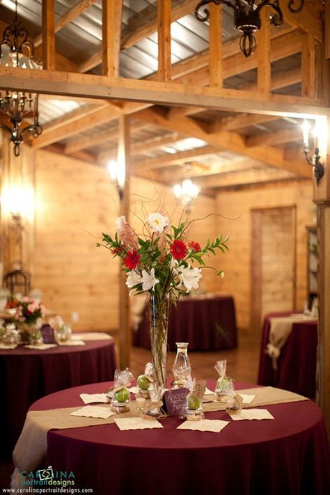 Destarte Wedding Barn - Burgundy tablecloth wedding reception Burgundy Tablecloth, Barn Wedding Centerpieces, Tablecloth Wedding, Wedding Burgundy, Linen Wedding Dress, Diy Wedding Table, Marsala Wedding, Wedding Table Linens, Reception Tables