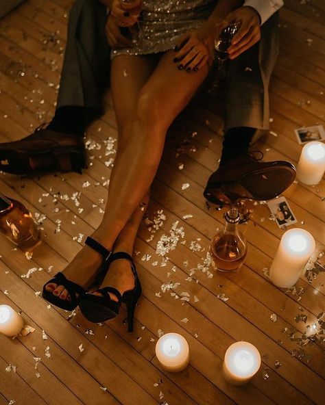 New Year’s Eve Couples Photos, Romantic Nye At Home, New Years Aesthetic Couple, New Years Couple Aesthetic, New Year Photoshoot Couple, New Year’s Eve Date Night, New Year’s Eve Kiss, New Year’s Eve Proposal, Couple Nye Photo