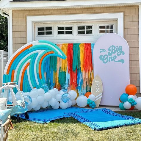 Surf Balloon Garland, Beach Bday, Moving Party, Sea Baby Shower, Balloon Installation, Up Balloons, Backdrop Ideas, The Big One, Neon Party