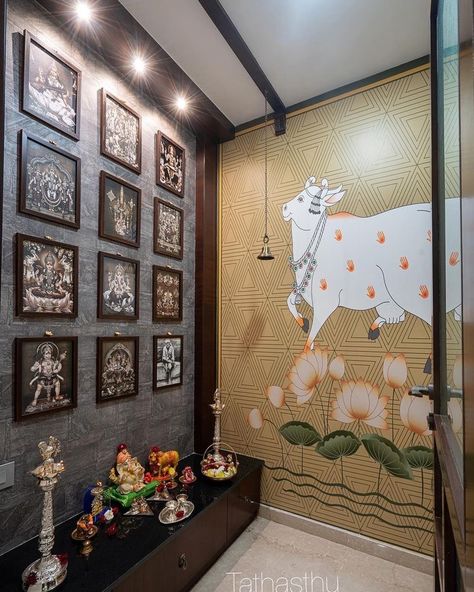 Pooja Room Wall Painting Ideas Indian, Pichwai Pooja Room, Puja In Living Room, Pichwai Painting In Pooja Room, Heritage Decor Ideas, Office Pooja Room, Pooja Room Wall Decor, Puja Room Back Wall Design, Kerala House Painting Ideas