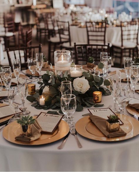 Rustic Wedding Table Setting, Green Wedding Decorations, Olive Green Bridesmaid Dresses, Holly Wedding, Sitting Table, Garden Estate, Beautiful Wedding Decorations, Rustic Wedding Table, Round Tables