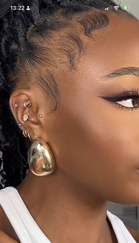 Daith Piercing Black Women, Piercing Ideas Black Women, Piercing Black Women, Pretty Ear Piercings, Piercing Ideas, Daith Piercing, Jewelry Inspo, Piercing Jewelry, Ear Piercings