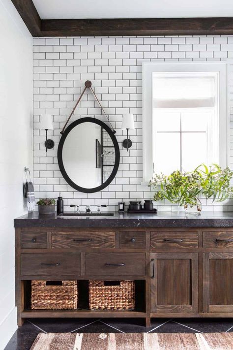 Upstate Farmhouse, Bathroom Black Granite, Bathroom Backsplash Ideas, Gothic Art Nouveau, Black Countertop, Bathroom Mirror Design, Tuxedo Park, Modern Home Decor Bathroom, Design Creative Ideas