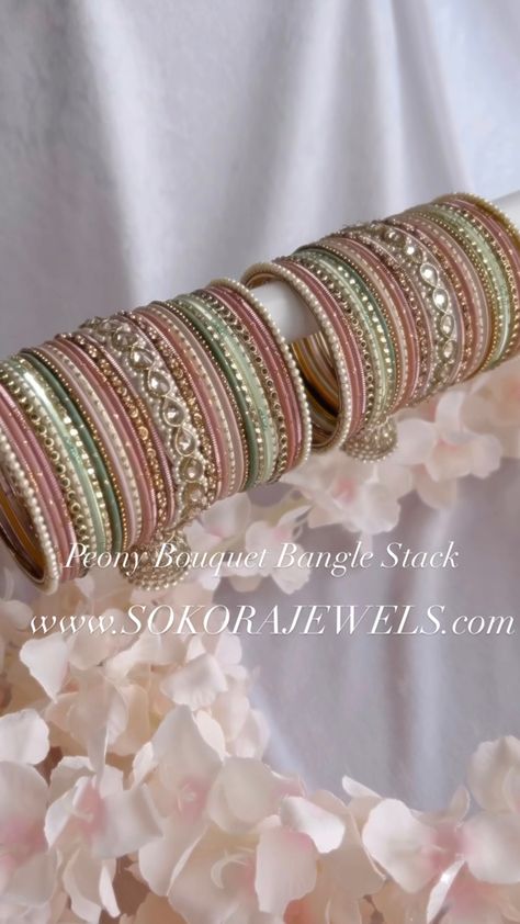 Glass Bangles Set Indian, Bangles Set Indian, Colorful Bangles, Gold Jewels Design, Peony Bouquet, Pretty Jewelry Necklaces, Bridal Choker, Glass Bangles, Bangles Set