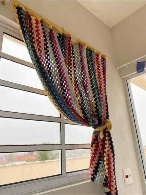 Crochet Curtain Pattern, Design Villa, Crochet Curtains, Crochet Home Decor, Village House, Fun Crochet Projects, Curtain Patterns, Curtain Designs, Diy Crochet Projects