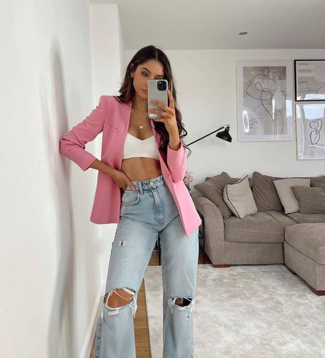 Sophie🦋 Daily style & Fashion on Instagram: “Happy Friday and Bank Holiday Lovelies - Hope you have such a lush weekend 💕✨ #blazerdress #zaralover #zaradaily #zaraoutfit #hmxme…” Outfitinspo Style, Pink Blazer, Looks Chic, High Waisted Jeans, Blazer Outfits, Zara Jeans, Bank Holiday, Looks Vintage, Look Chic