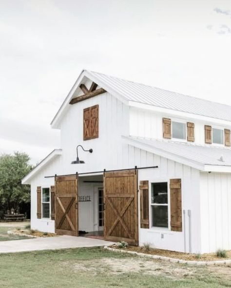 Barn ◽️ #country #stable #equinephotography #horse #westernstyle #boho #rustic #meadowchic White Horse Stable, Horse Stables Exterior, Dream Barn Stables, Small Horse Barns, Farm Inspiration, Livestock Barn, Land Ideas, Horse Barn Ideas Stables, Horse Barn Designs