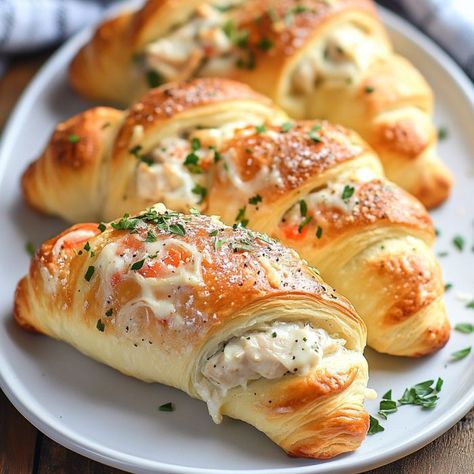 Crescent Chicken Recipes, Chicken Salad Crescent Rolls, Dinners Made With Crescent Rolls, Chicken In Crescent Rolls, Stuffed Crescent Rolls Dinner, Chicken Croissant Recipe, Pillsbury Crescent Recipes Appetizers, Dinner Ideas With Crescent Rolls, Appetizers With Crescent Rolls