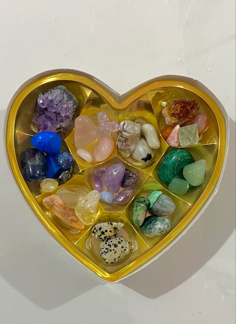 Crystal Room, Crystal Aesthetic, Crystal Box, Spiritual Crystals, Candle Aesthetic, Types Of Gifts, Crystal Therapy, Pretty Rocks, Trendy Aesthetic