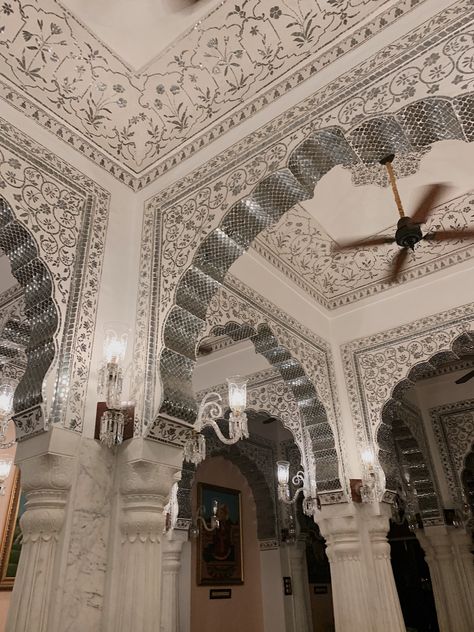 Royal Mughal Aesthetic, Mughal Inspired Interiors, Indian Palace Architecture, Indian Palace Interior Royal, Indian Architecture Aesthetic, Mughal Aesthetic, Mughal Palace, Jaipur Architecture, Rajasthan Architecture