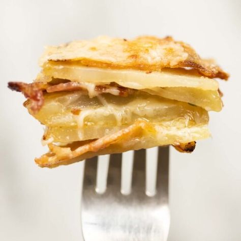 Parmesan Potato Stacks Recipe, Parmesan Potato Stacks, Cheesy Bacon Potatoes, Potatoes Dauphinoise, Bacon Potatoes, Potato Stacks, Bacon Potato, Potato Snacks, Potato Recipes Side Dishes